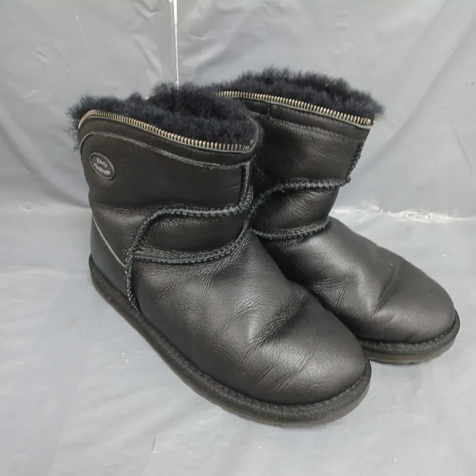 EMU FLEECE LINED BLACK WATER RESISTANT ANKLE BOOTS SIZE 7