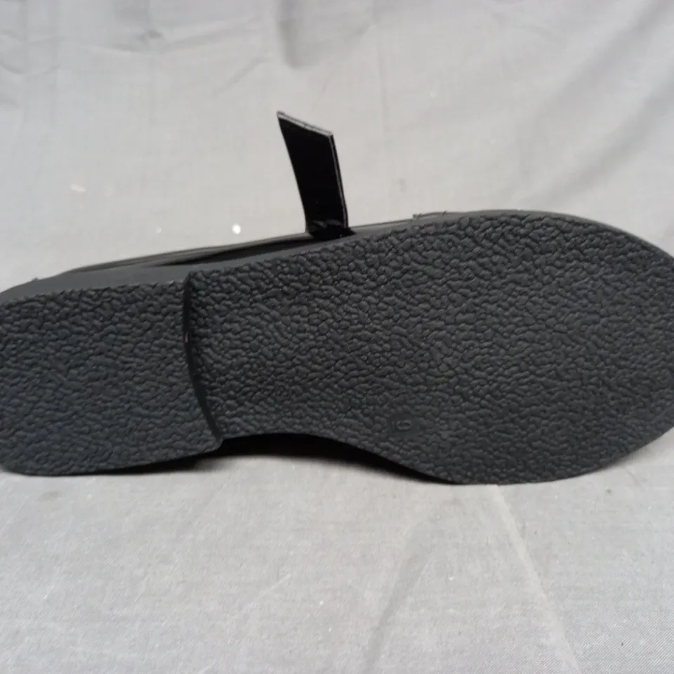 BOX OF APPROXIMATELY 10 LILLEY SHOES IN BLACK - VARIOUS SIZES