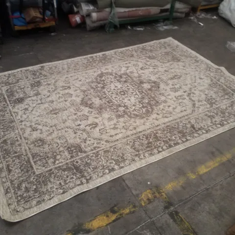 QUALITY DESIGNER AREA RUG APPROXIMATELY 195Γ300CM