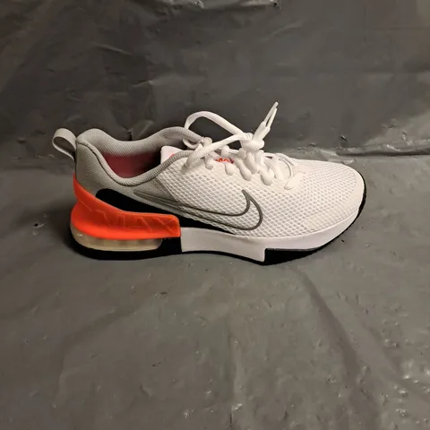PAIR OF NIKE AIR MAX ALPHA TRAINERS IN WHITE MULTI SIZE MENS UK 9