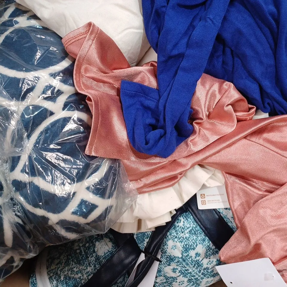 LARGE BOX TO CONTAIN AN ASSORTMENT OF HOUSEHOLD ITEMS TO INCLUDE CLOTHES AND BLANKETS, ETC