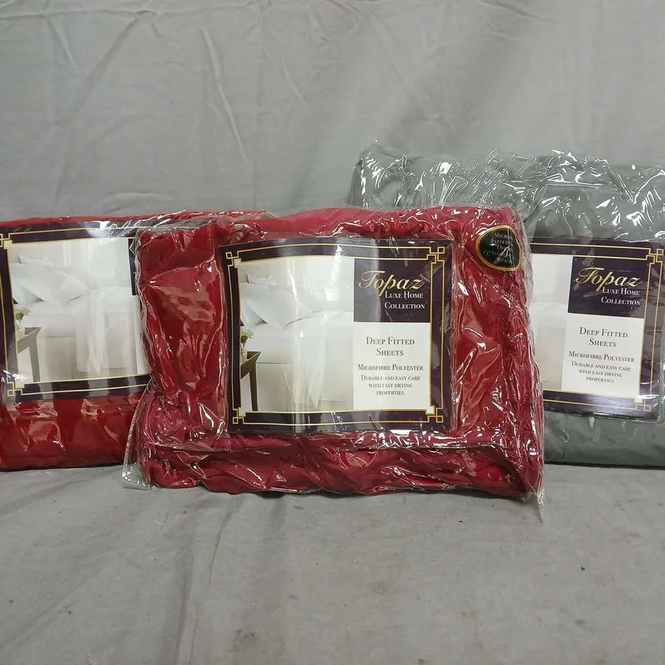 BOX OF APPROXIMATELY 12 ASSORTED TOPAZ FITTED SHEETS IN RED AND GREY - SIZES VARY