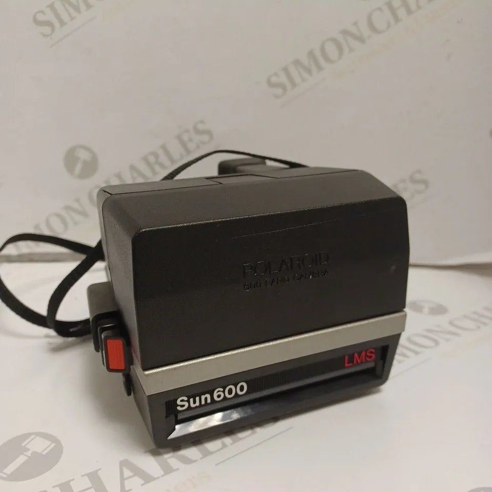 POLAROID SUN 600 LAND CAMERA 