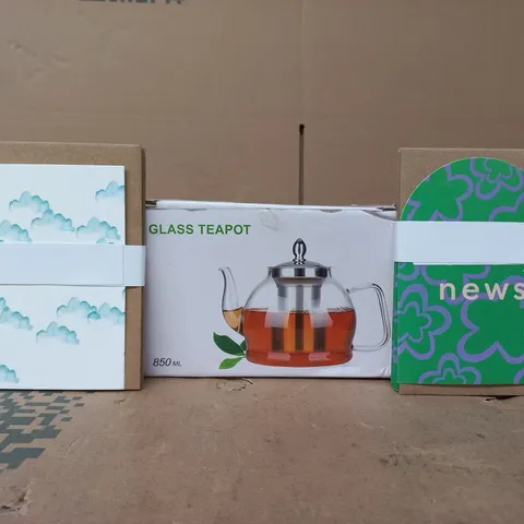 BOX OR APPROXIMATELY 12 ASSORTED HOUSEHOLD ITEMS TO INCLUDE GLASS TEAPOT, ETC