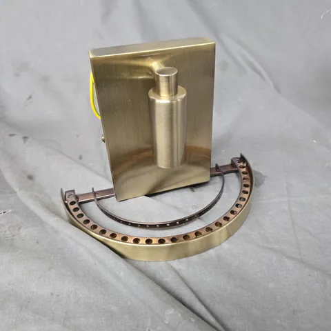 ANTIQUE BRASS DESIGN WALL LIGHT