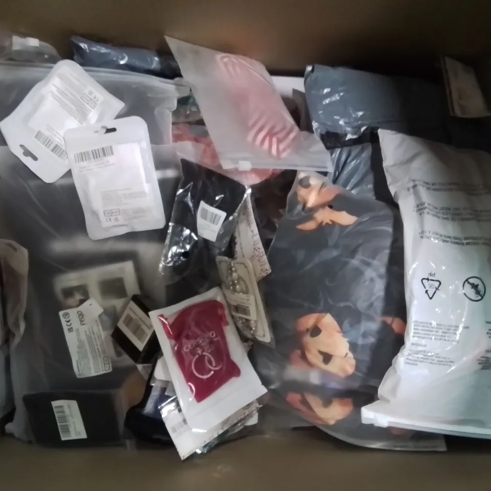 BOX CONTAINING LARGE AMOUNT OF MIXED FASHION ITEMS, CLOTHING, COSTUME/DRESS UP JEWELLERY ETC.