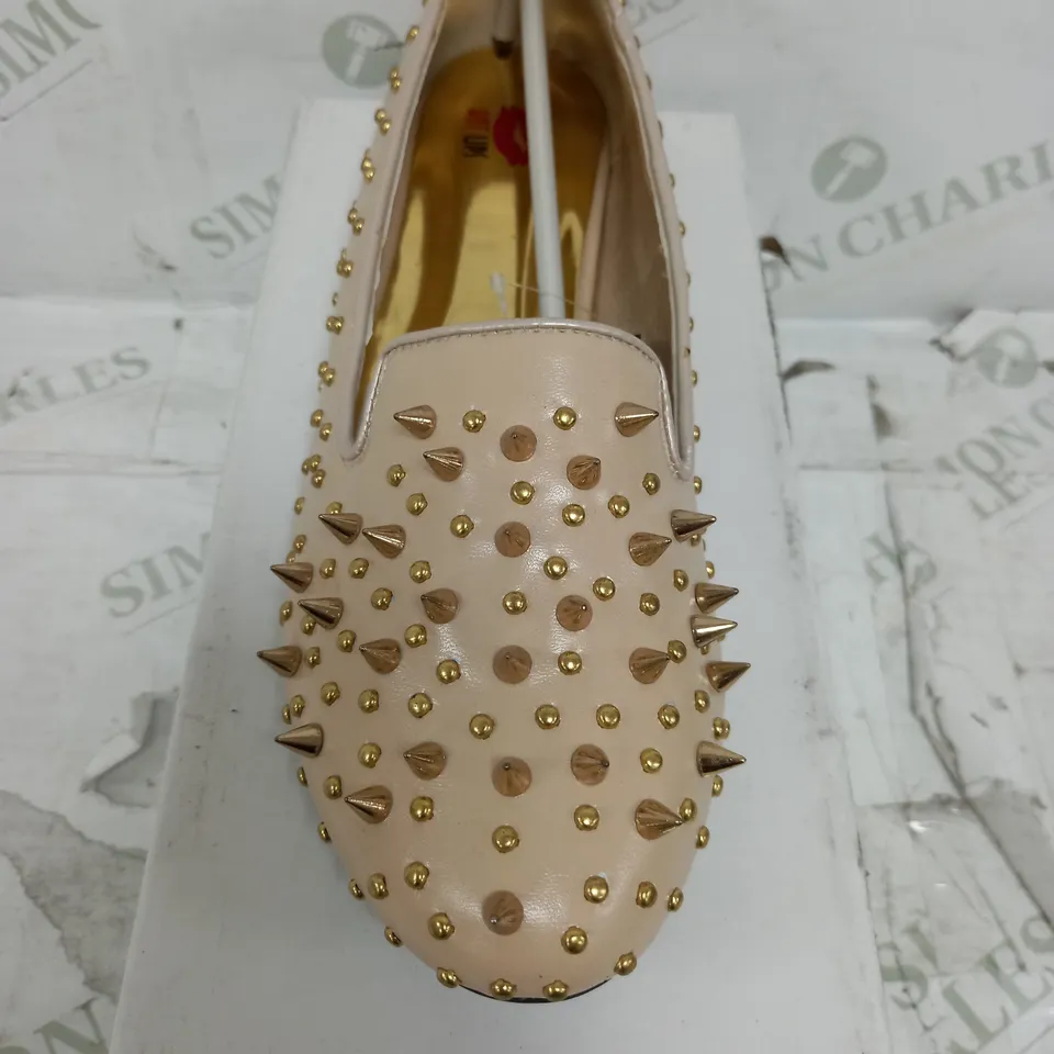FLAT HEELED NUDE GOLD SPIKEY SHOE SIZE 7