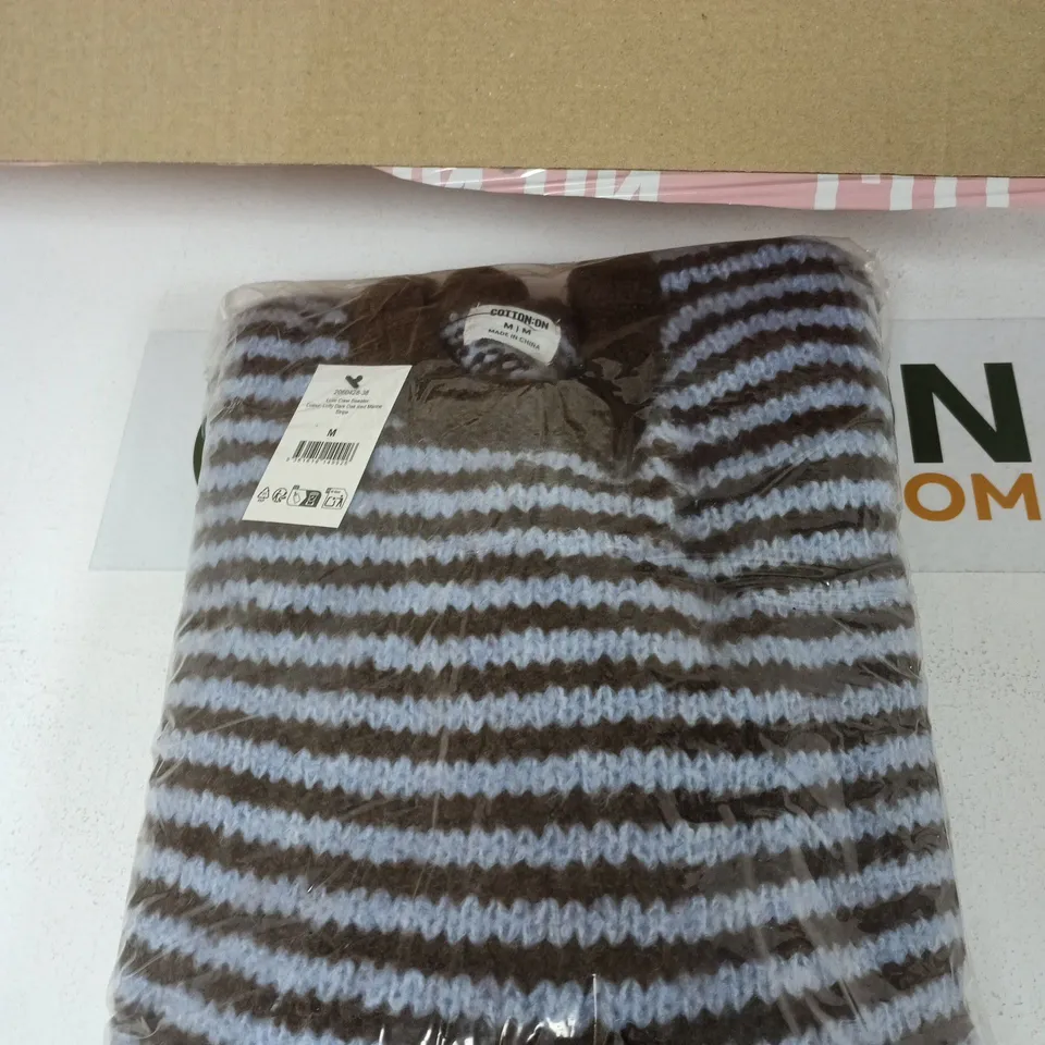 BOX OF APPROXIMATELY 7 ASSORTED CLOTHING ITEMS TO INCLUDE: LUXE CREW SWEATER