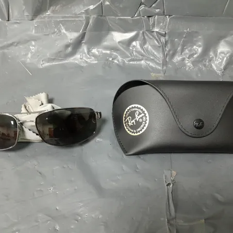 RAY-BAN RECTANGLE SUNGLASSES - GREY 