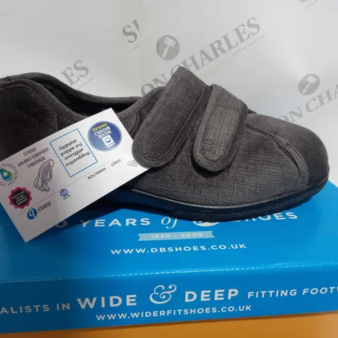 BOXED PAIR OF DBSHOES IN HAMILTON GREY SIZE 6