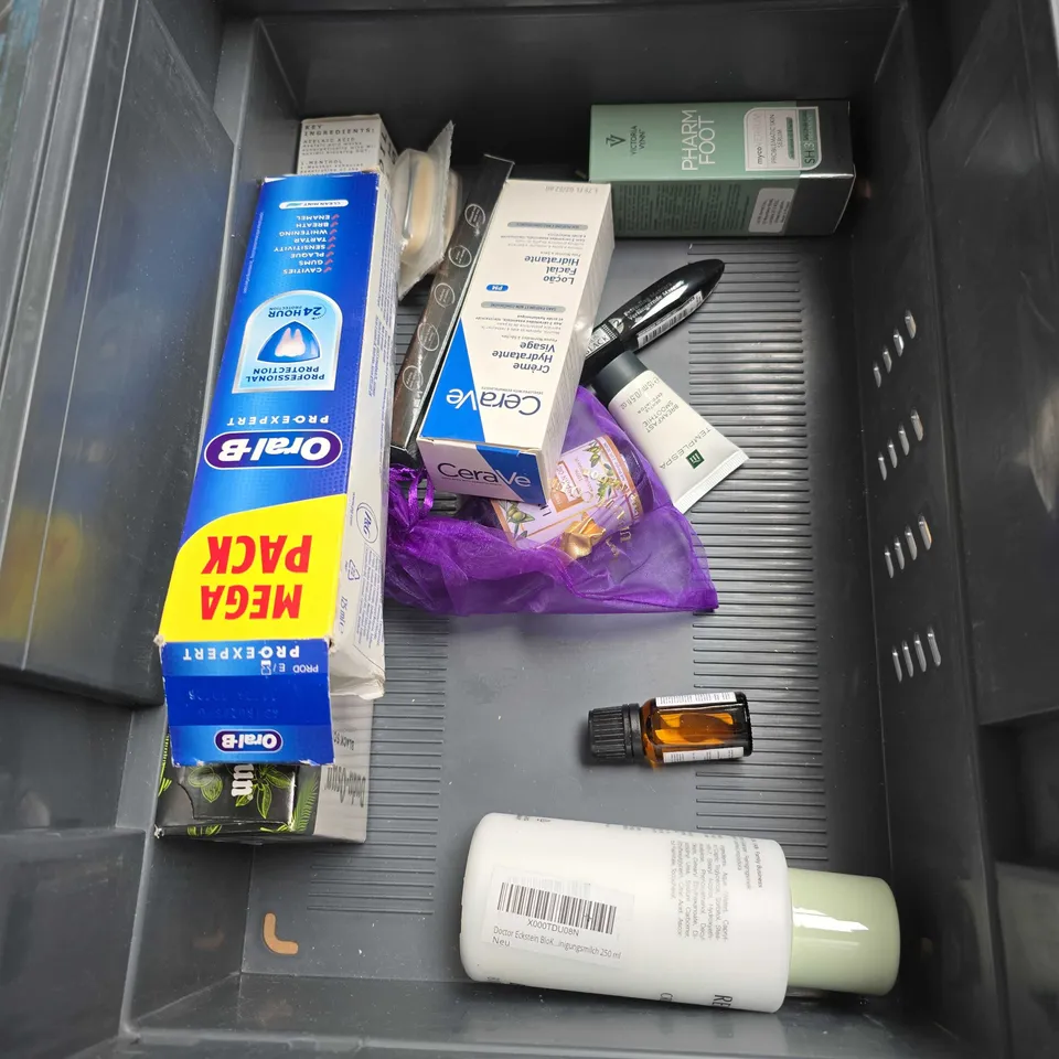 APPROXIMATELY 20 ASSORTED HEALTH & BEAUTY PRODUCTS TO INCLUDE - CERAVE FACIAL MOISTURISING LOTION - TEETH WHITENING STRIPS - DOVE BODY WASH - ETC