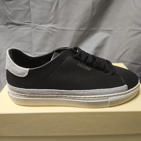 BOXED ARIGATO BLACK SNEAKERS WITH GREY SUEDE HEEL – UNISEX - SIZE 4