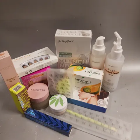 BOX OF APPROXIMATELY 15 COSMETIC ITEMS TO INCLUDE - THE SLEEP GUARD MOUTH GUARDS - GEORGIEMANE ANTI-FRIZZ SERUM - MADE BY MITCHELL BLURSH ETC 