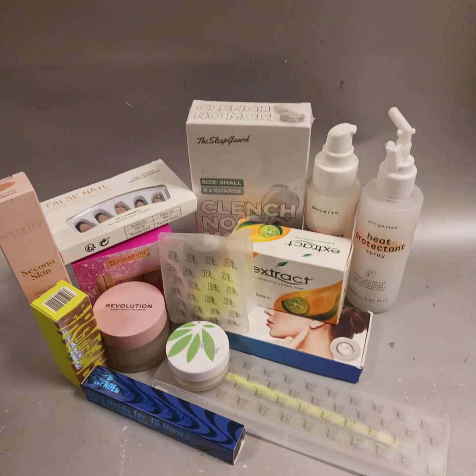 BOX OF APPROXIMATELY 15 COSMETIC ITEMS TO INCLUDE - THE SLEEP GUARD MOUTH GUARDS - GEORGIEMANE ANTI-FRIZZ SERUM - MADE BY MITCHELL BLURSH ETC 