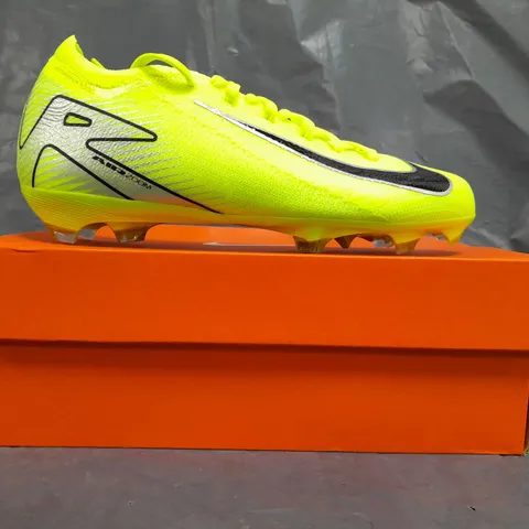 BOXED PAIR OF NIKE JUNIOR MERCURIAL VAPOR 16 PRO FOOTBALL BOOTS IN NEON GREEN/BLACK SIZE 3