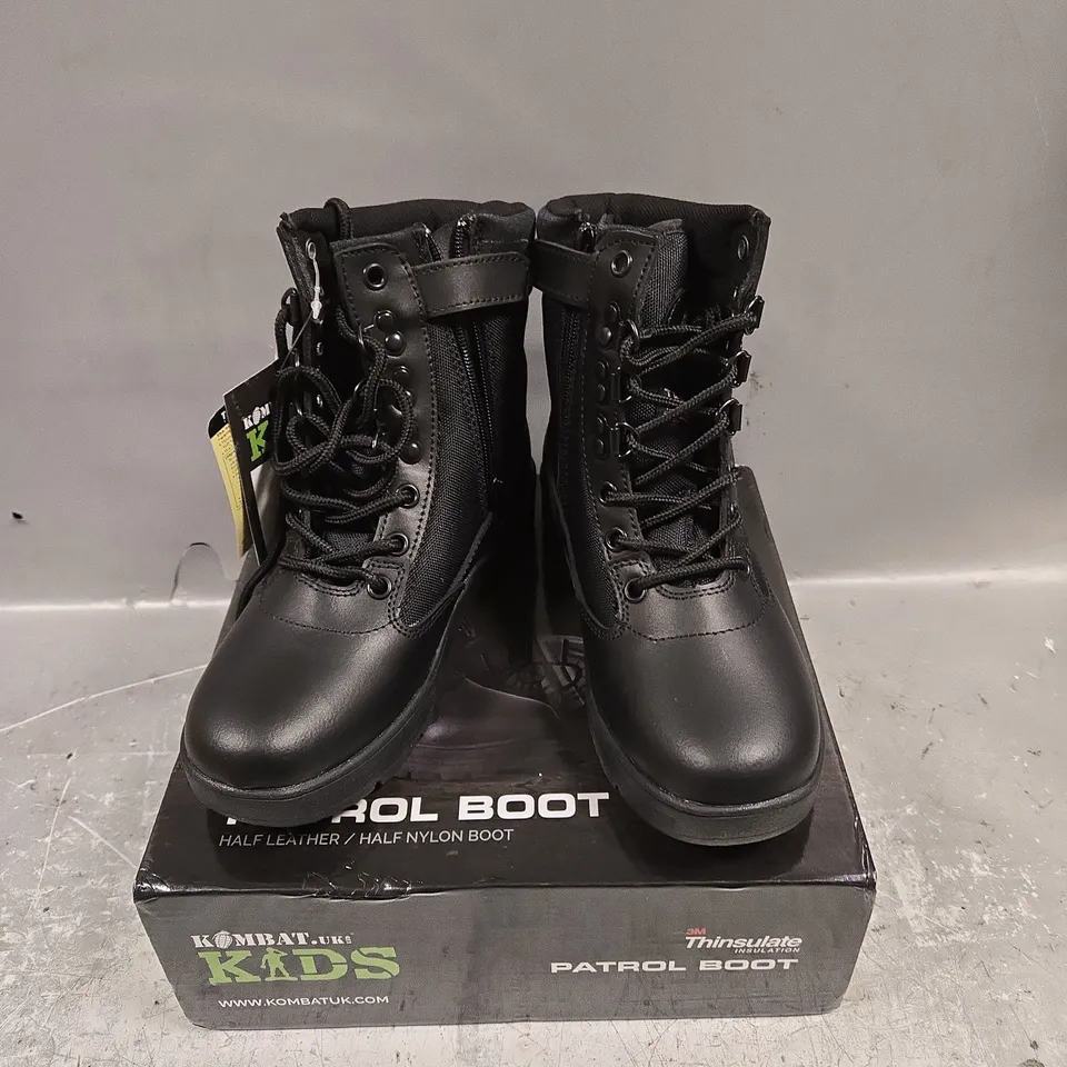 BOXED PAIR OF KOMBAT UK CHILDRENS PATROL BOOTS - 4