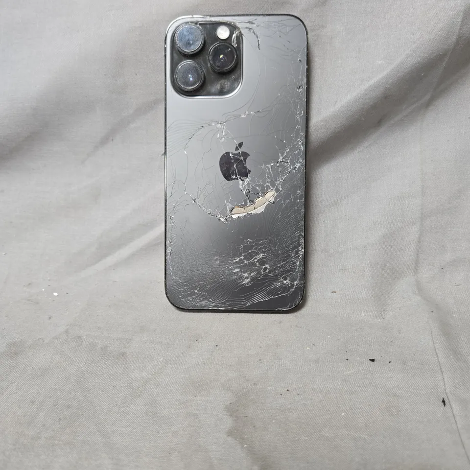 APPLE IPHONE 14 PRO MAX – BOXED, SILVER/SPACE GREY (DAMAGED BACK GLASS)