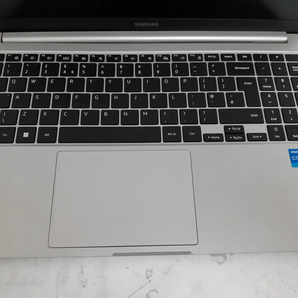SAMSUNG GALAXY BOOK INTEL CORE I5-1135G7 8GB RAM 256GB SSD 15.6 INCH FULL HD WINDOWS 10 HOME 4G LTE LAPTOP