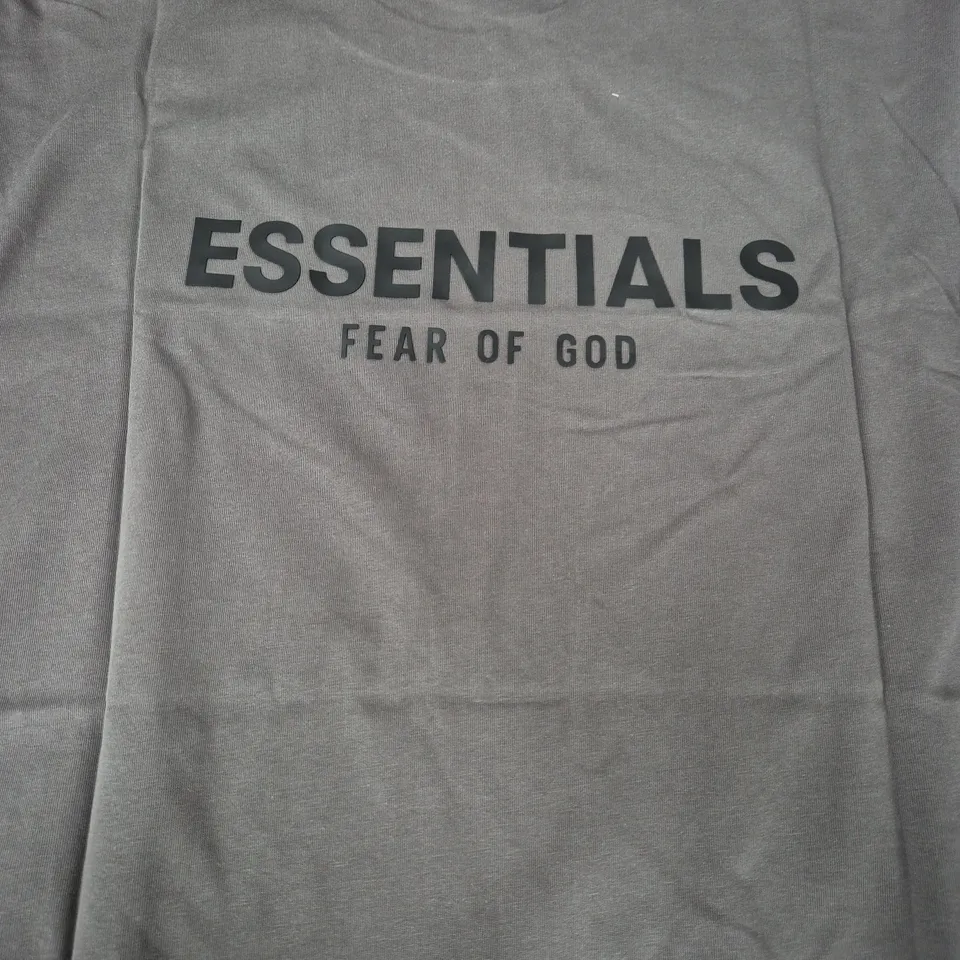 ESSENTIALS SHORT SLEEVE CREW NECK T-SHIRT IN GREY SIZE LARGE