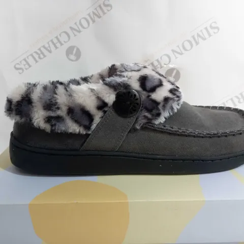 EARTH ORIGINS SLIPPER SIZE 7