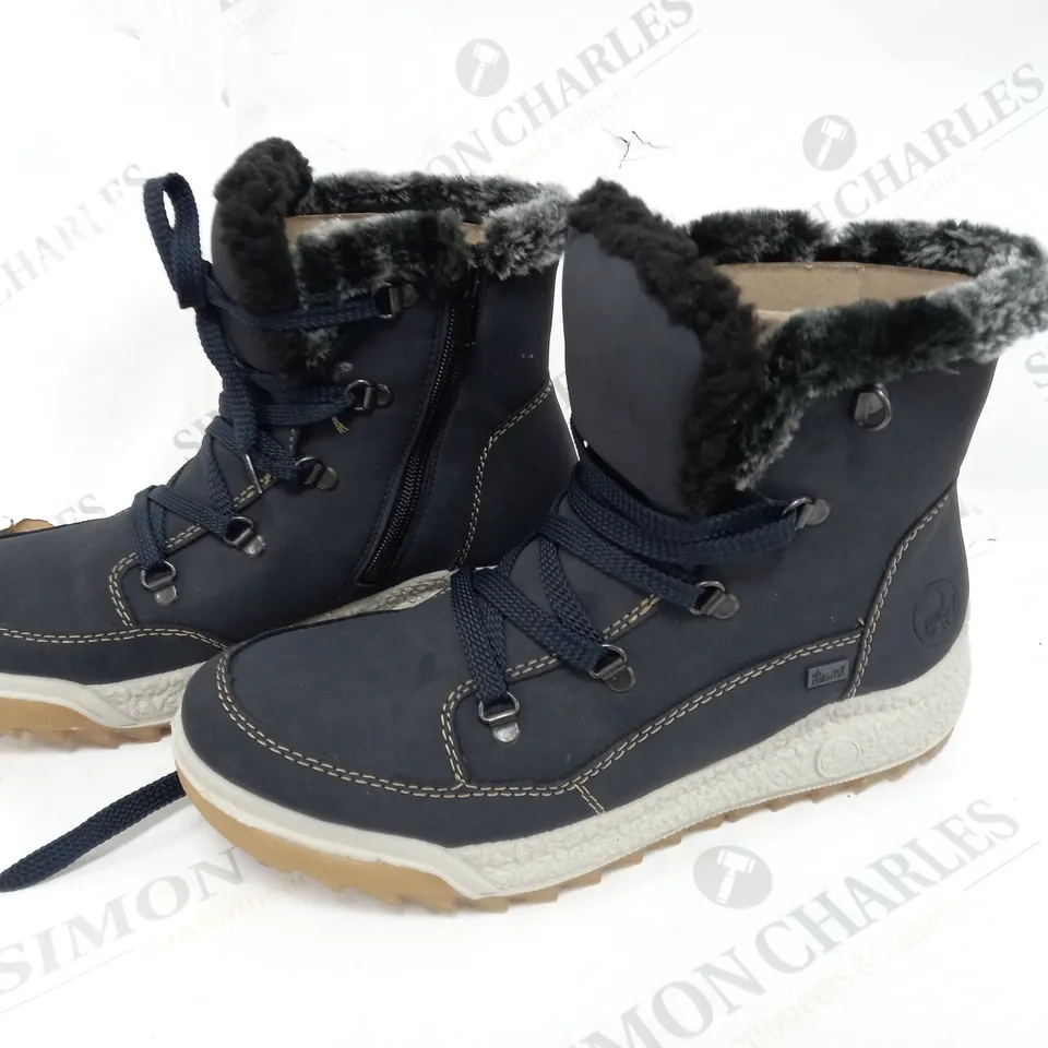 BOXED PAIR OF RIEKER WARM HIKING BOOTS IN DARK BLUE - 6.5