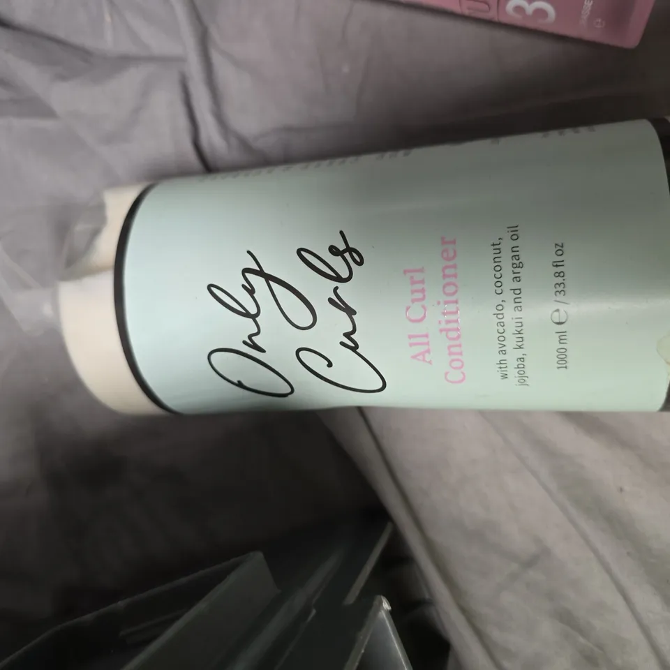 ASSORTED HEALTH & BEAUTY ITEMS INCL. CLINIQUE CLARIFYING LOTION 3 AND ALL CURL CONDITIONER