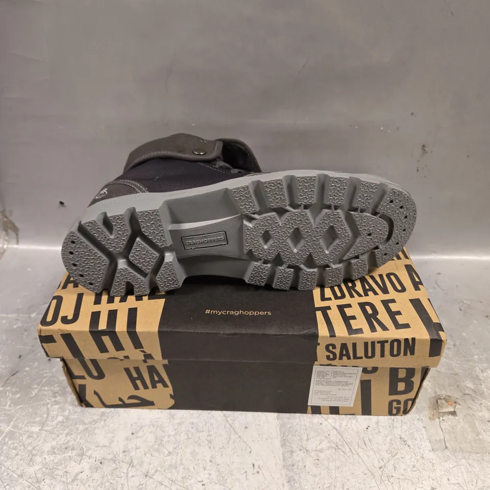 BOXED PAIR OF CRAGHOPPERS MESA HI BOOTS - 7