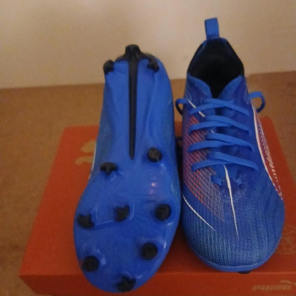 PUMA ULTRA 6 PRO FG/AG JR FOOTBALL BOOTS – BLUE/WHITE/RED, UK 10 (EU 28)