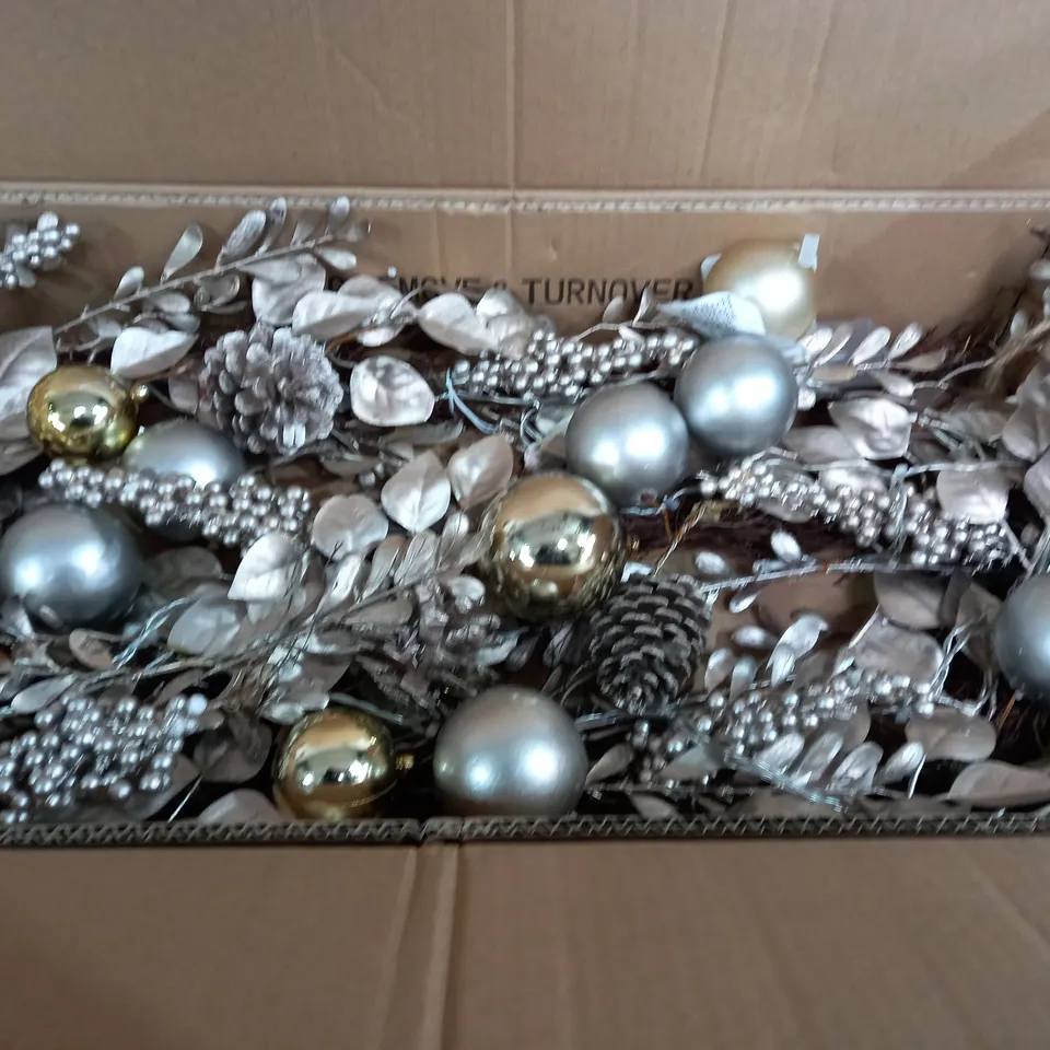 CHAMPAGNE AND GOLD PRE-LIT GARLAND 