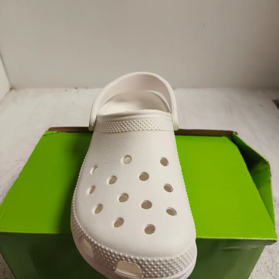 BOXED PAIR OF CLASSIC CROC CLOGS IN WHITE - SIZE M7 / W9