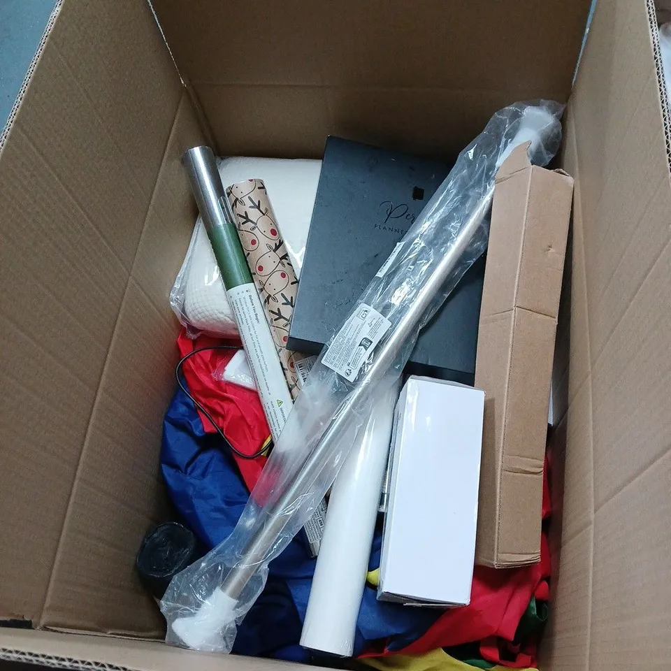 BOX OF ASSORTED HOUSEHOLD ITEMS INCLUDING  AUTOMATIC SOAP DISPENSER, TEAL HOT-WATER BOTTLE 
