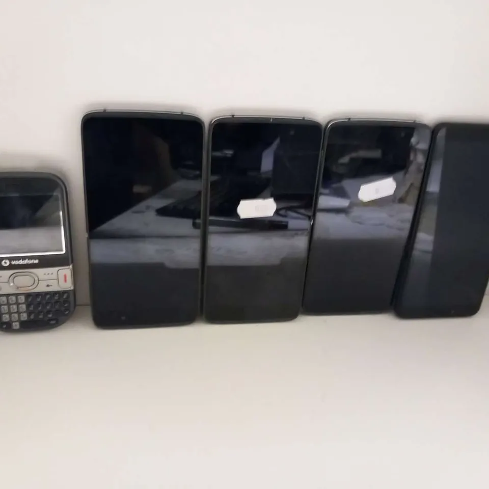 FIVE ASSORTED MOBILE PHONES TO INCLUDE; BLACKBERRY STH100-2, AND VODAFONE PALM