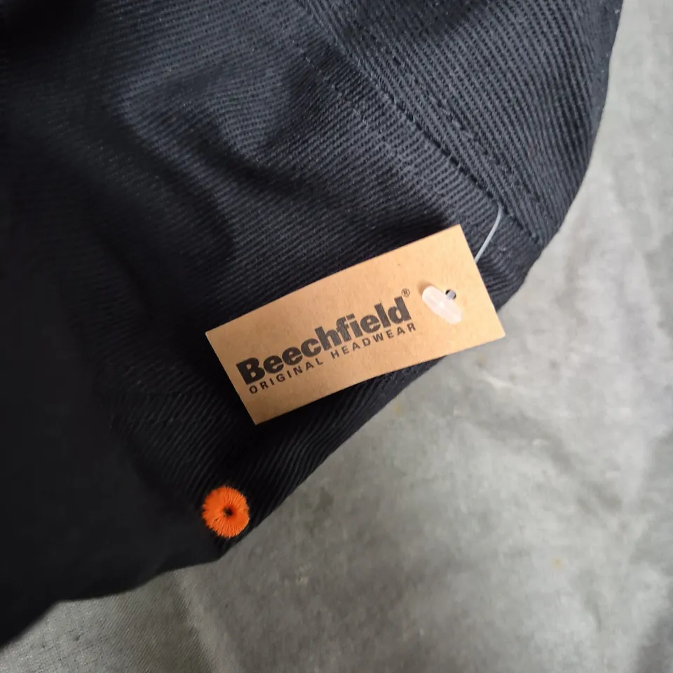 BEECHFIELD ORIGINAL HEADWEAR CAP – BLACK TWILL WITH DUNDEE UNITED SUPPORTERS FOUNDATION CREST (ONE SIZE)