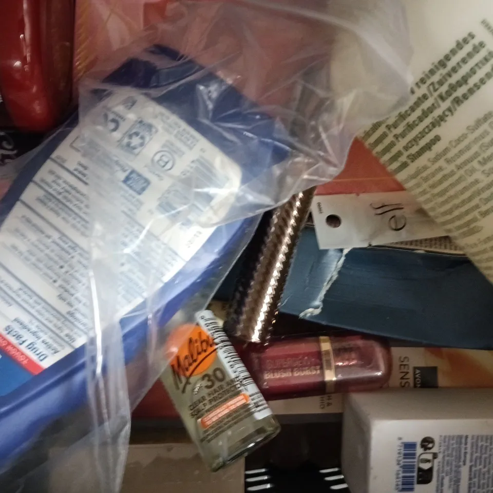 APPROXIMATELY 15 ASSORTED COSMETIC ITEMS TO INCLUDE AVEDA, MALIBU, ETC - COLLECTION ONLY