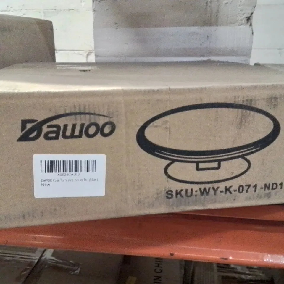 BOXED DAWOO CAKE TURNTABLE, ROTATING CAKE STAND, WITH 12 INCH ALUMINIUM ALLOY ROTATING TURNTABLE, INCLUDES PALETTE KNIFE AND CREAM SCRAPER ACCESSORIES