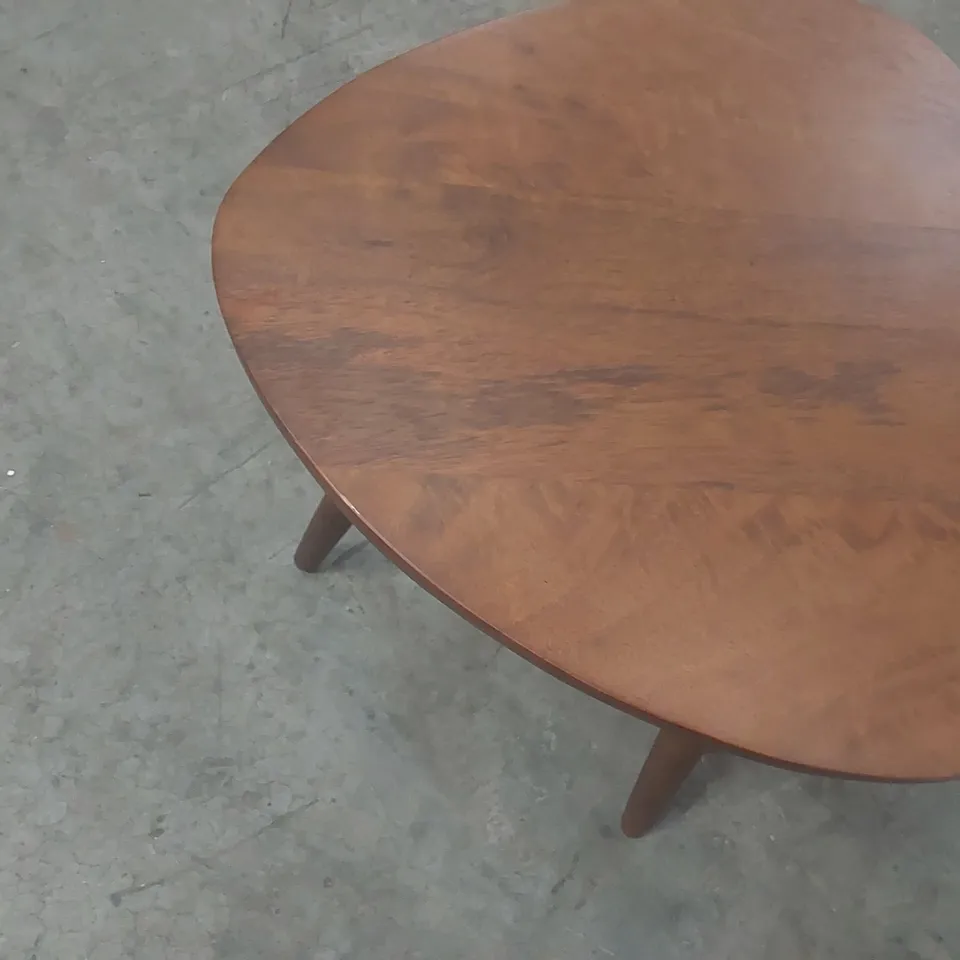 THREE-LEGGED SOLID WOOD SIDE TABLE WITH TRIANGULAR TOP – MID-CENTURY STYLE