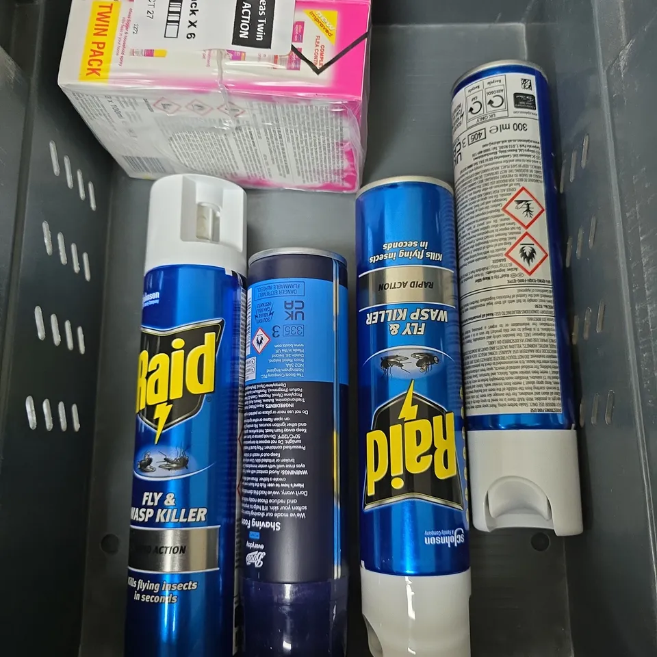 APPROXIMATELY 5 ASSORTED AEROSOLS TO INCLUDE BUG SPRAY 