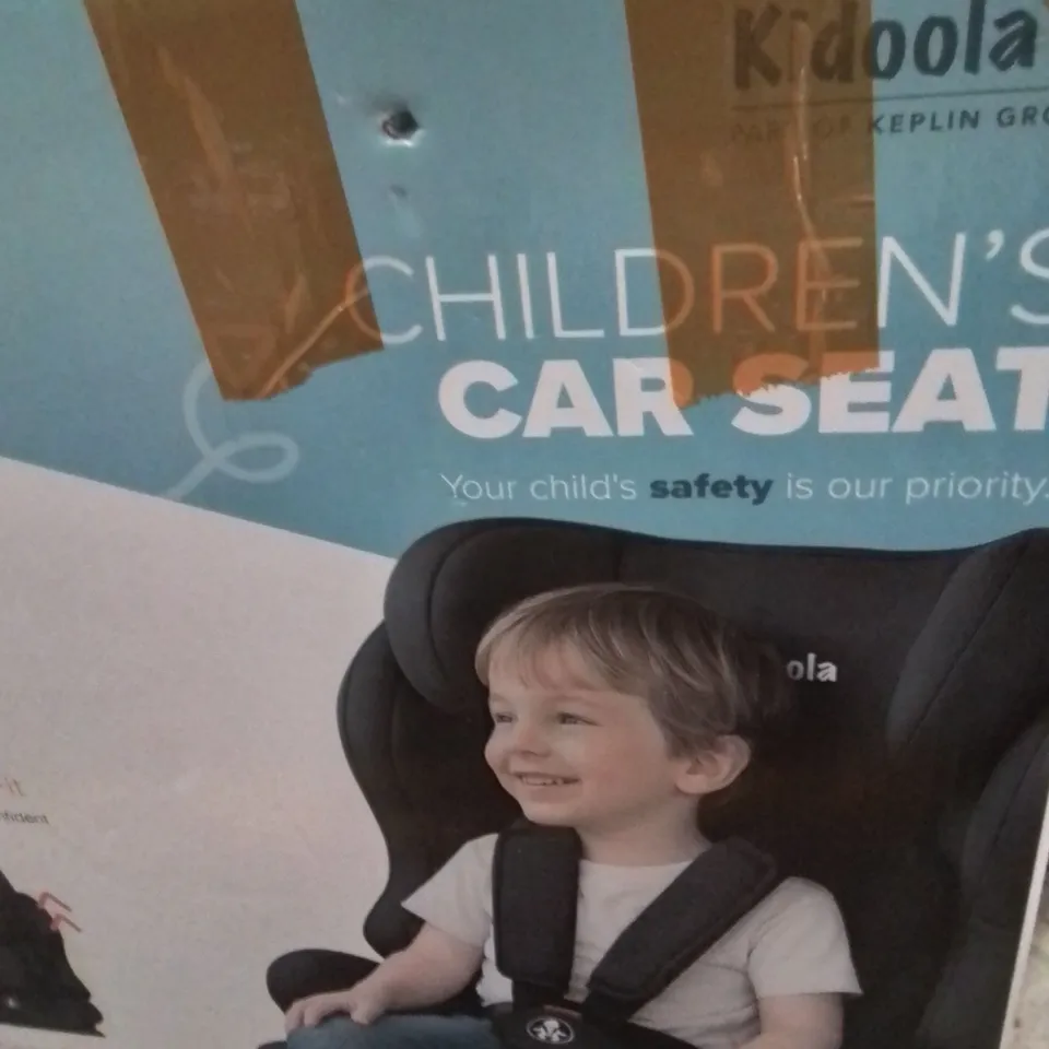 BOXED KIDOOLA CHILDREN'S CAR SEAT