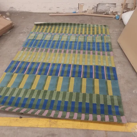 QUALITY DESIGNER AREA RUG - APPROXIMATELY 230 x 160cm