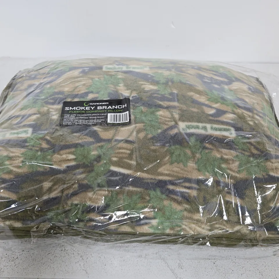 GARDENER SMOKEY BRANCH FLEECE COMPACT PILLOW – CAMOUFLAGE CUSHION