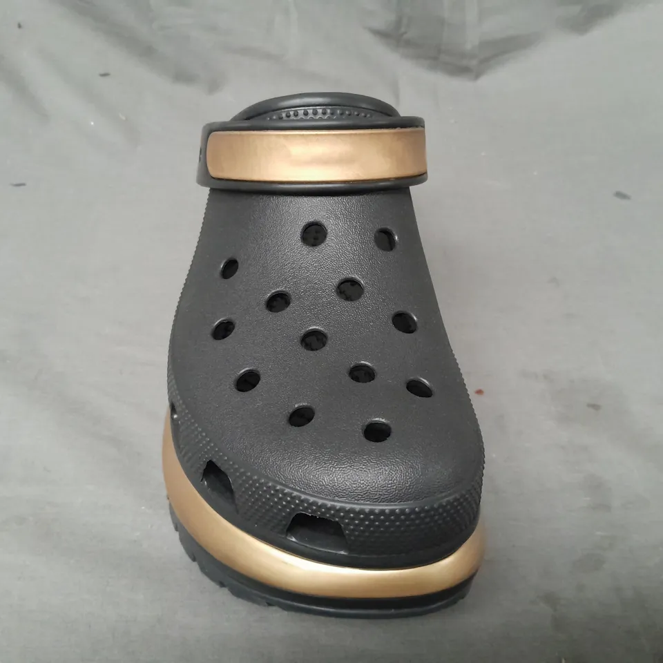 PAIR OF CROCS MEGA CRUSH METALLIC CLOGS IN BLACK/GOLD UK SIZE M8/W9