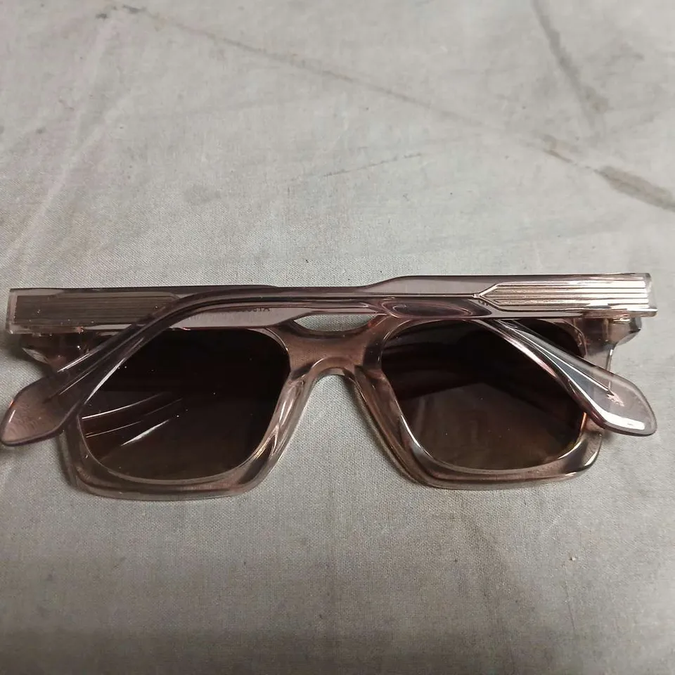 BOXED FERRO SUNGLASSES