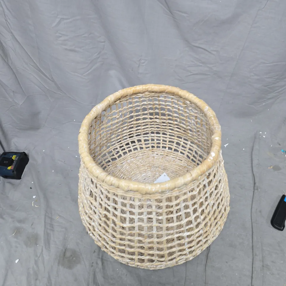 NATURAL WOVEN STORAGE BASKET (ROUND, RATTAN)