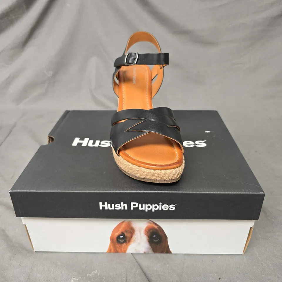 BOXED PAIR OF HUSH PUPPIES WOMENS PHOEBE WEDGE SANDALS - 6