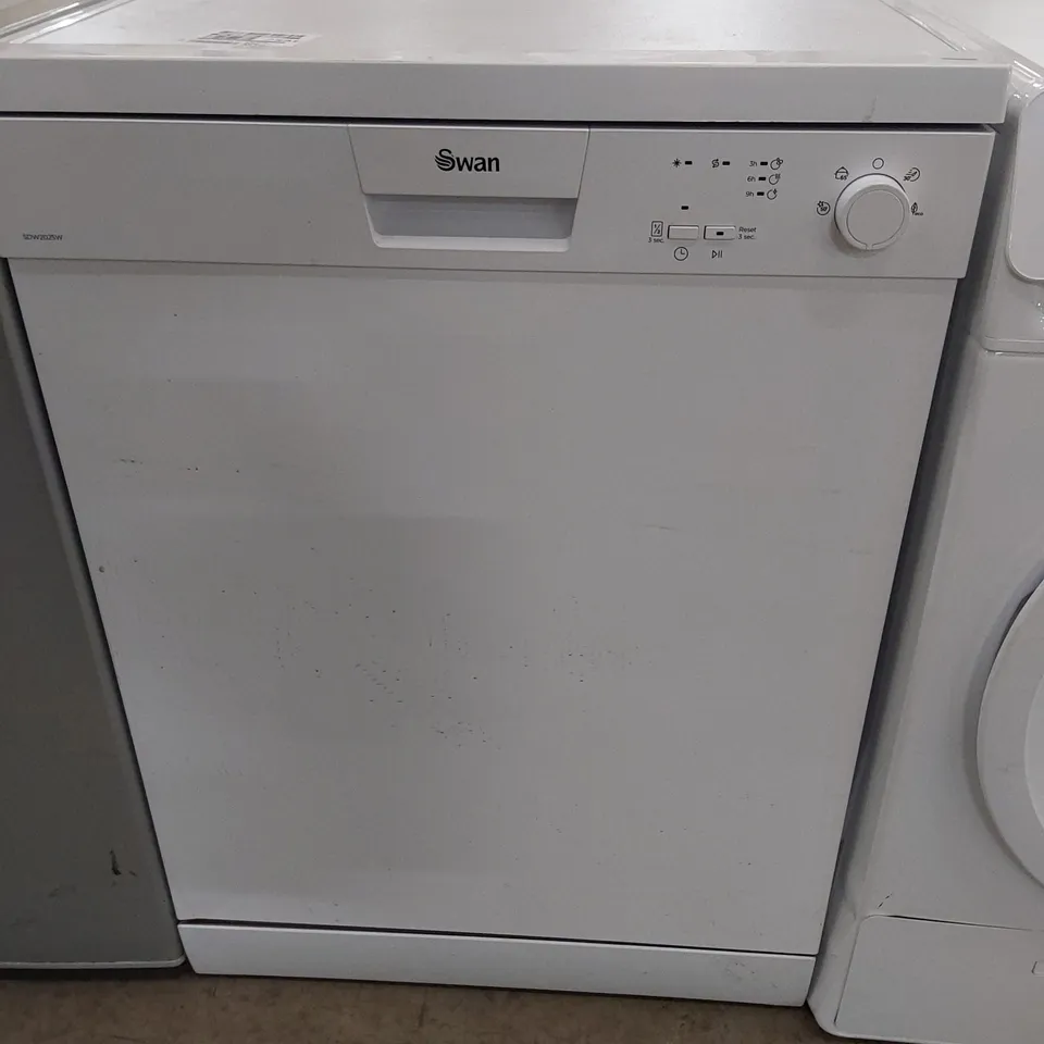 SWAN WHITE FULL SIZE FREESTANDING DISHWASHER SDW2025W