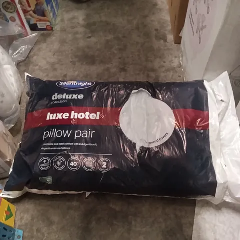 SILENTNIGHT DELUXE PILLOW PAIRC- LUXE HOTEL