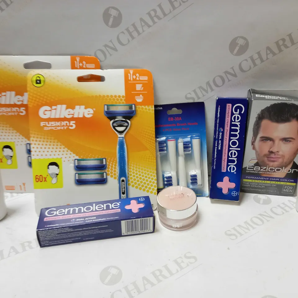 LOT OF APPROX 10 ASSORTED COSMETIC ITEMS TO INCLUDE GILLETTE RAZORS, GERMOLENE, HAND CREAMS, ETC