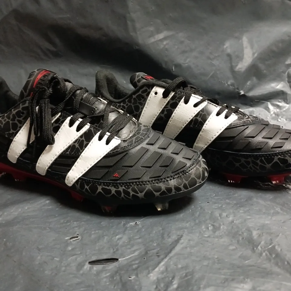 PAIR OF ADIDAS PREDATOR FOOTBALL BOOTS IN BLACK/GREY/WHITE/RED SIZE UK 6.5
