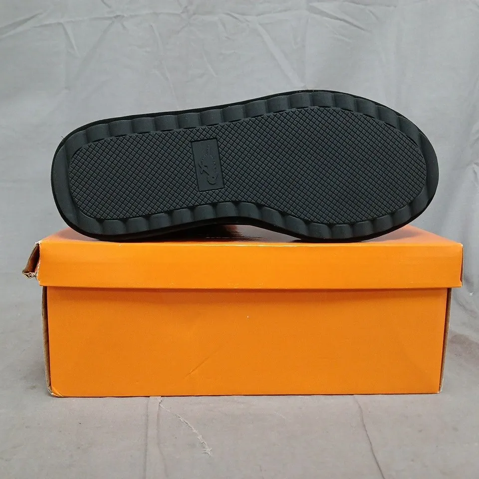 BOXED PAIR OF ROCKET DOG CHUNKY WEDGE ANKLE BOOTS IN BLACK SIZE UK 5