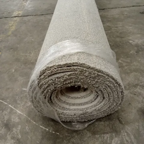 ROLL OF QUALITY FURLONGS CUTS CHIC SIBERIAN FOX CARPET // APPROX SIZE; 2 x 5m